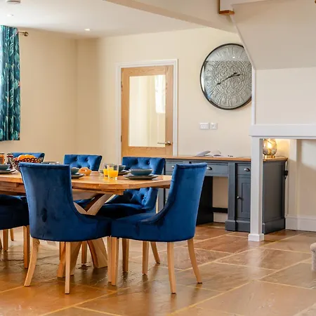 3 Bed In Pickering 93738 Сasa de vacaciones *